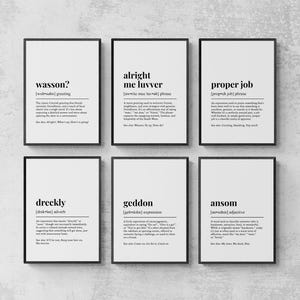 以下が含まれることがあります： wasson、alright me luvver、proper job、dreckly、geddon、ansomといったコーンウォール語のフレーズを辞書形式で定義した、6枚の額入りウォールアートプリントセット。黒いフレームに白い背景、黒い文字で構成されています。
