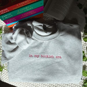 Felpa girocollo ricamata "In My Bookish Era" / Regalo libresco per gli amanti dei libri, maglione girocollo ricamato / Merchandising regalo di lettura Booktok