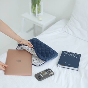 Sacoche fleurie pour ordinateur portable Sacoche rose fleurie pour ordinateur portable, pochette plate pour ordinateur portable Housse pour ordinateur portable Pochette pour ordinateur portable 13 pouces, Sac MacBook 14 pouces Adorable sacoche pour ordinateur portable image 2