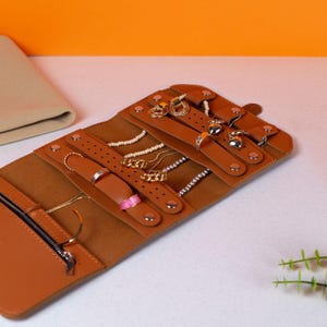 Braune Leder-Schmucketui-Rolle - Multi-Section-Organizer für den täglichen Gebrauch