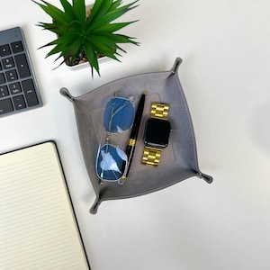 グレーレザーバレットトレイ | レザーキャッチオールオーガナイザー | ダイストレイ | デスク収納トレイ | モダンなホームアクセサリー