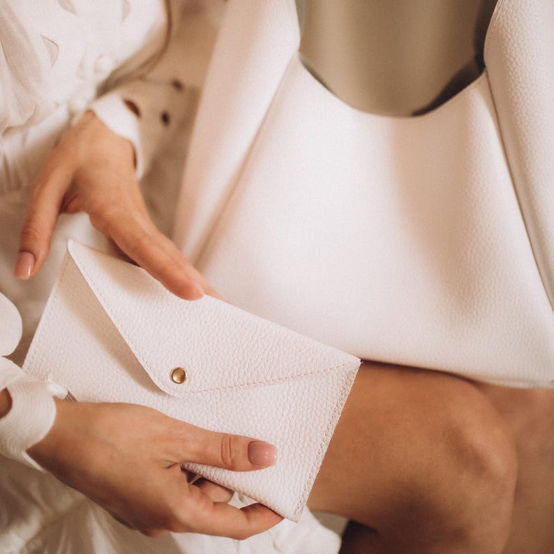 White leather hobo bag with wallet, everyday shoulder handbag in soft genuine leather, handmade women’s purse with slouchy relaxed design, includes matching leather wallet for essentials.