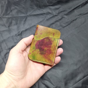Edc cartera pequeña "oliva roja" cuero vegtan jaspeado, porta identificación de cuero, porta identificación personalizado, color loco