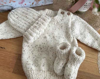 Handgebreide babytrui, slofjes, beanieset – Coming Home-outfit voor pasgeborenen