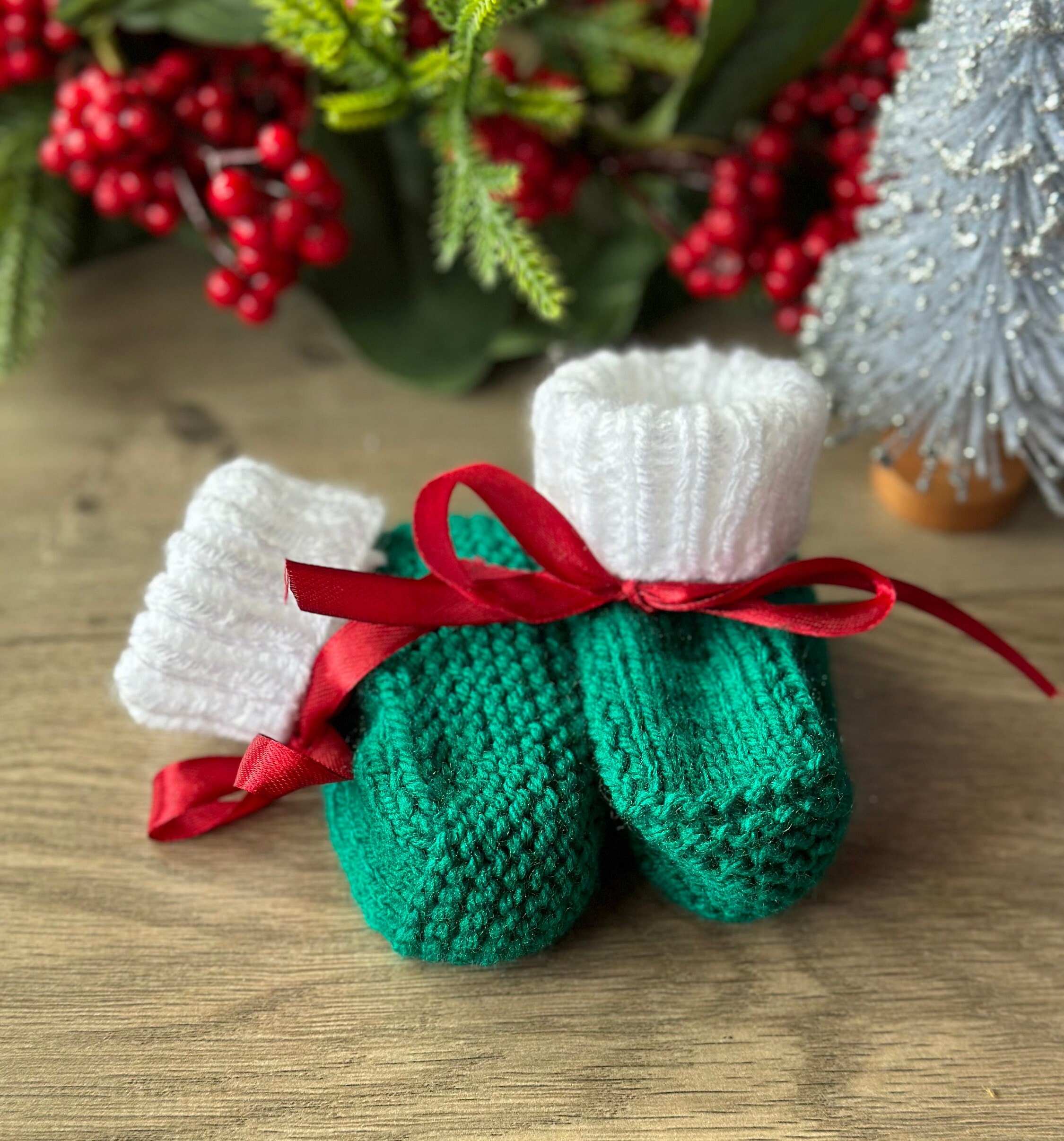 Baby booties Christmas themed - Thumbnail 3