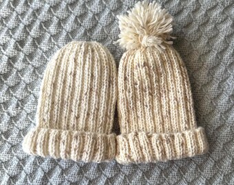 Crèmekleurige gespikkelde babymuts | Zacht gebreide pasgeboren muts, neutraal kraamcadeau
