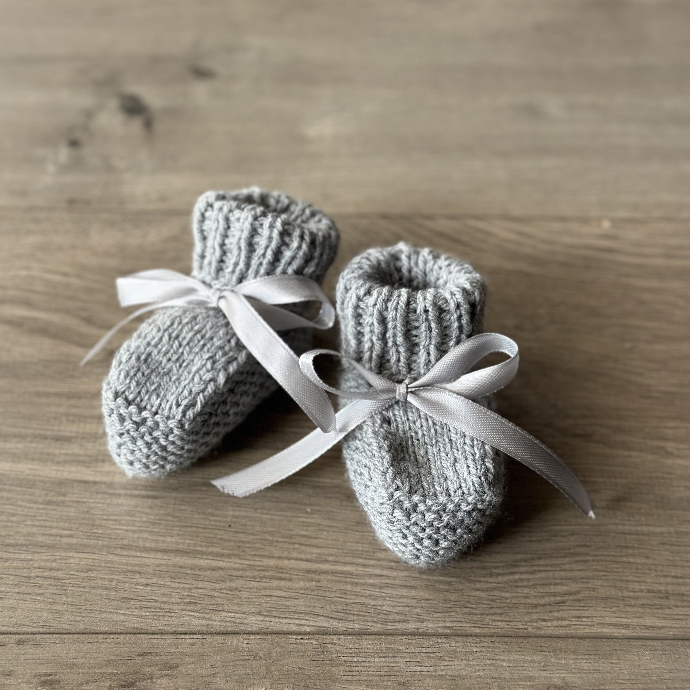 Knitted baby booties with ribbon - Thumbnail 6