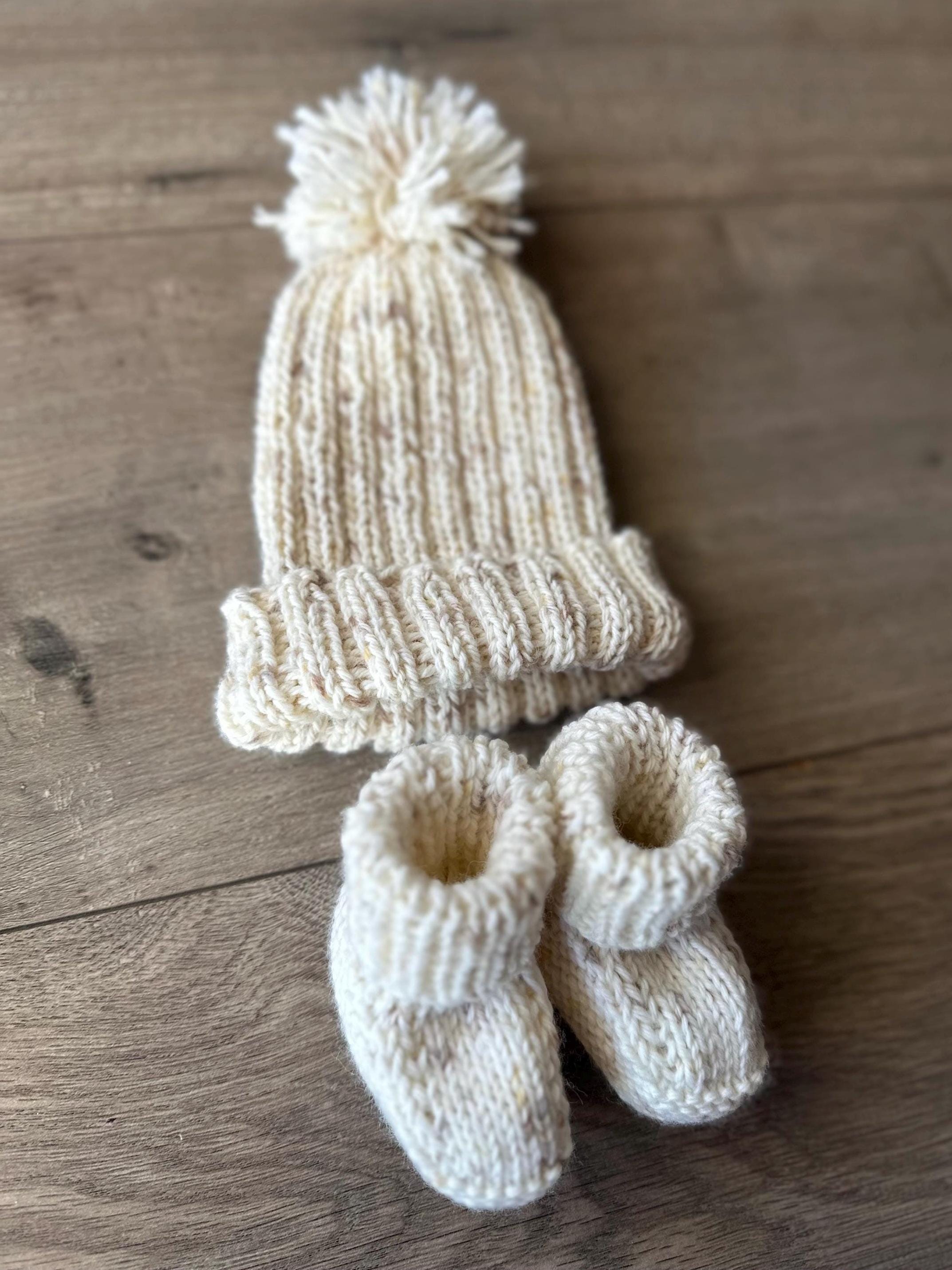 Baby booties and beanie cream speckled - Thumbnail 6