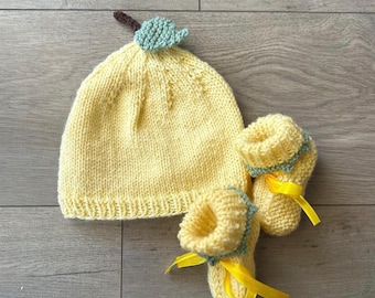 Set babybeanie met muts en slofjes