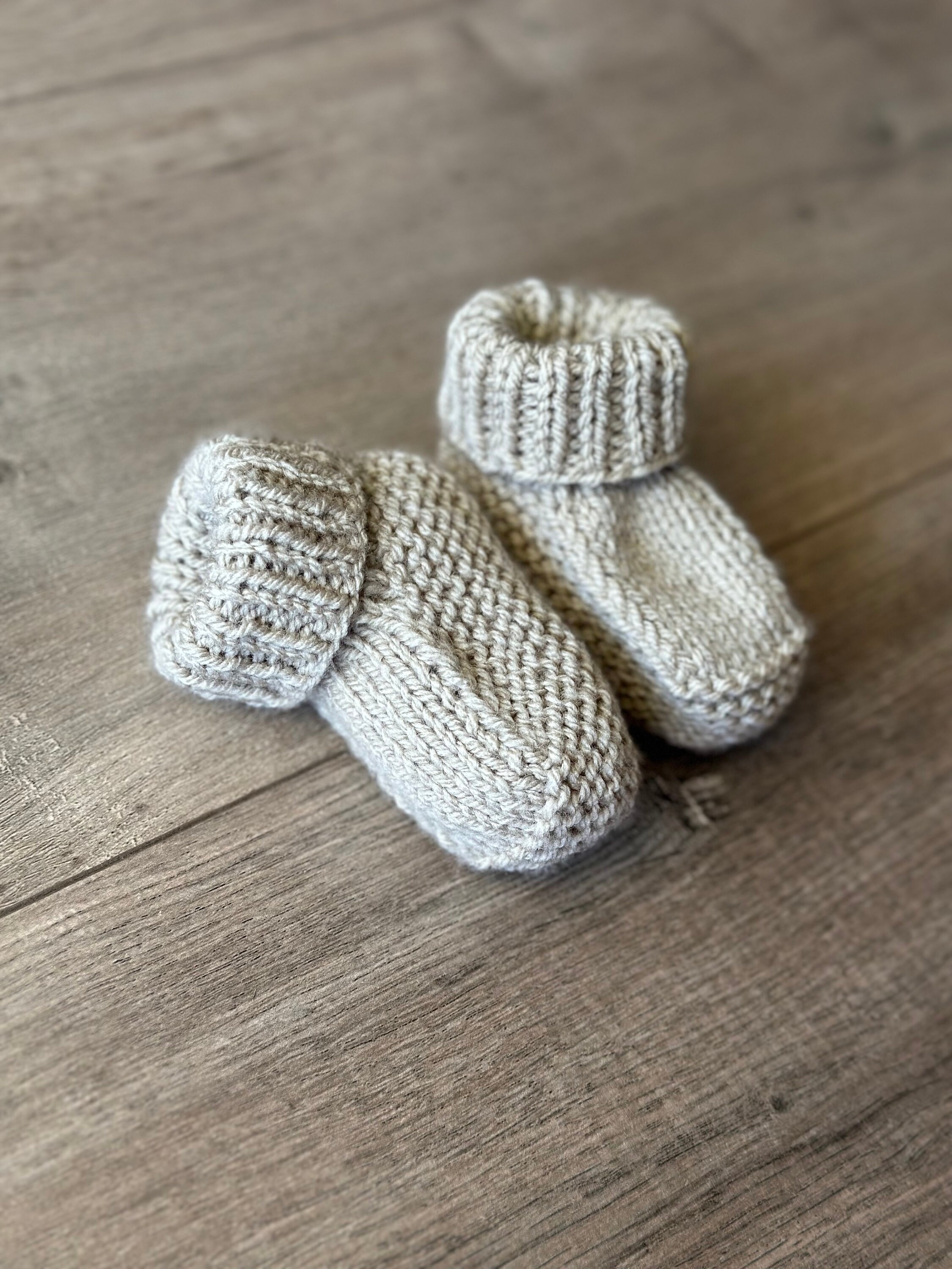 Knitted baby booties one colour - Thumbnail 4