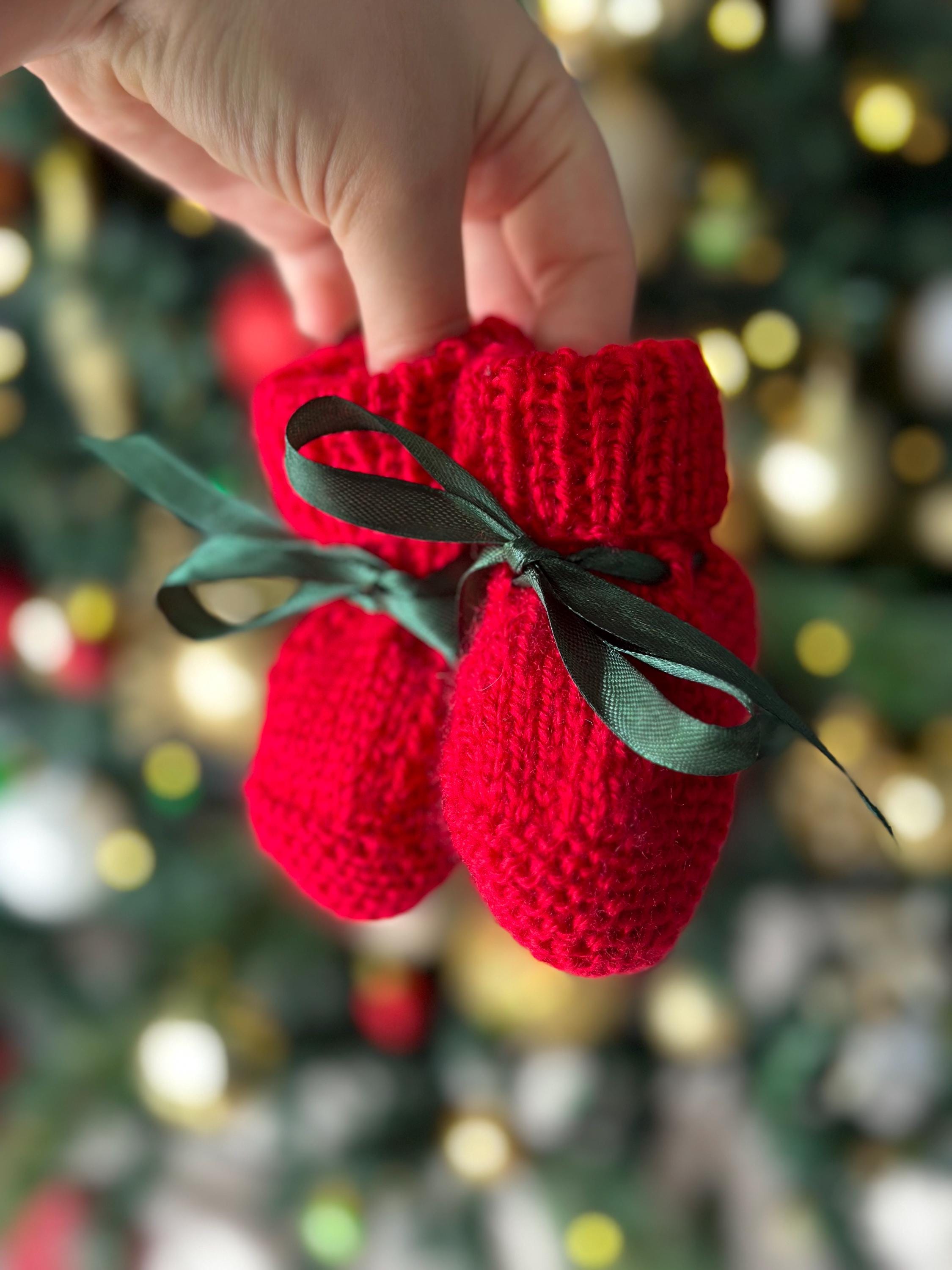 Christmas baby booties & beanie set - Thumbnail 2