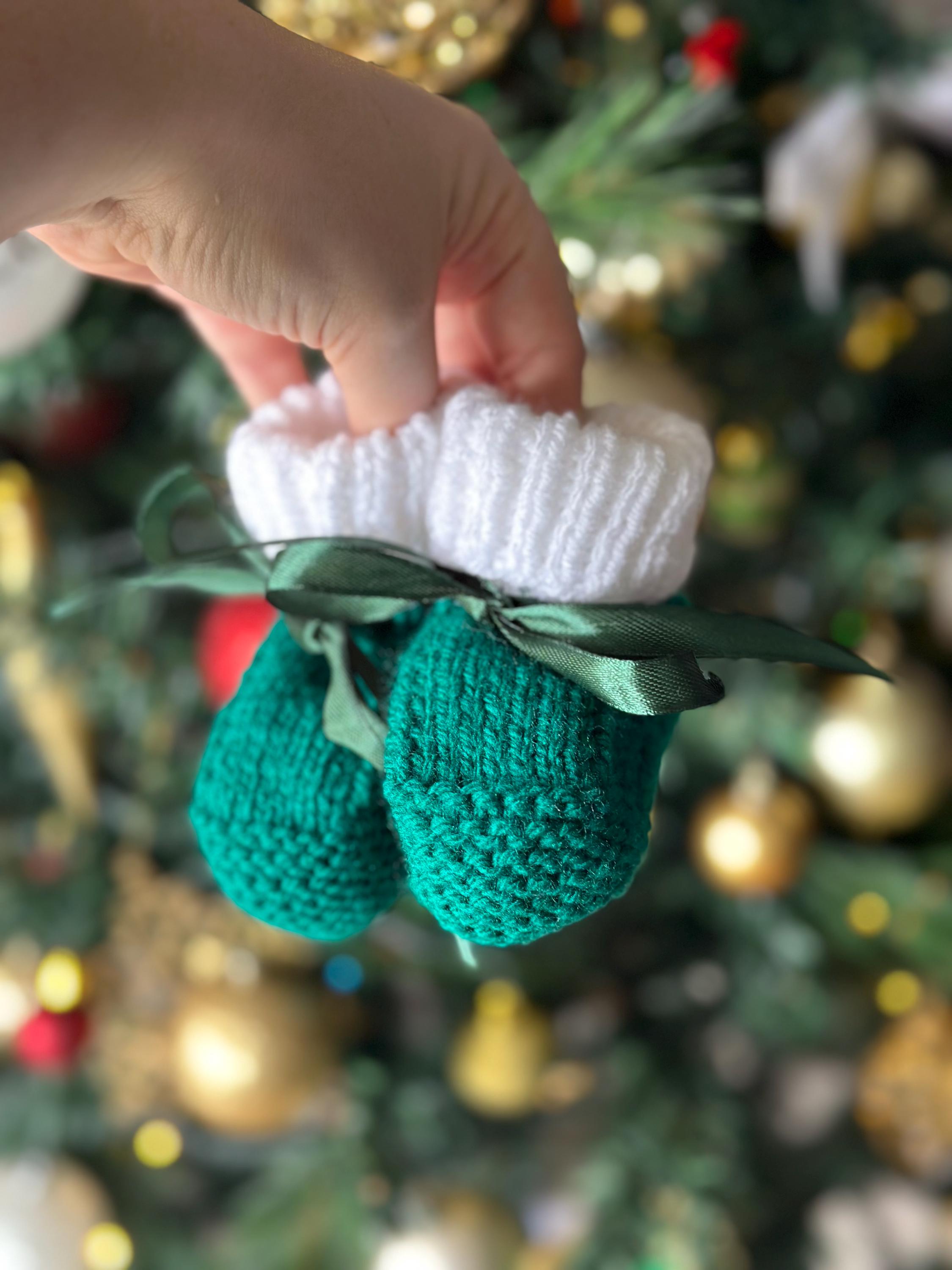 Christmas baby booties & beanie set - Thumbnail 3