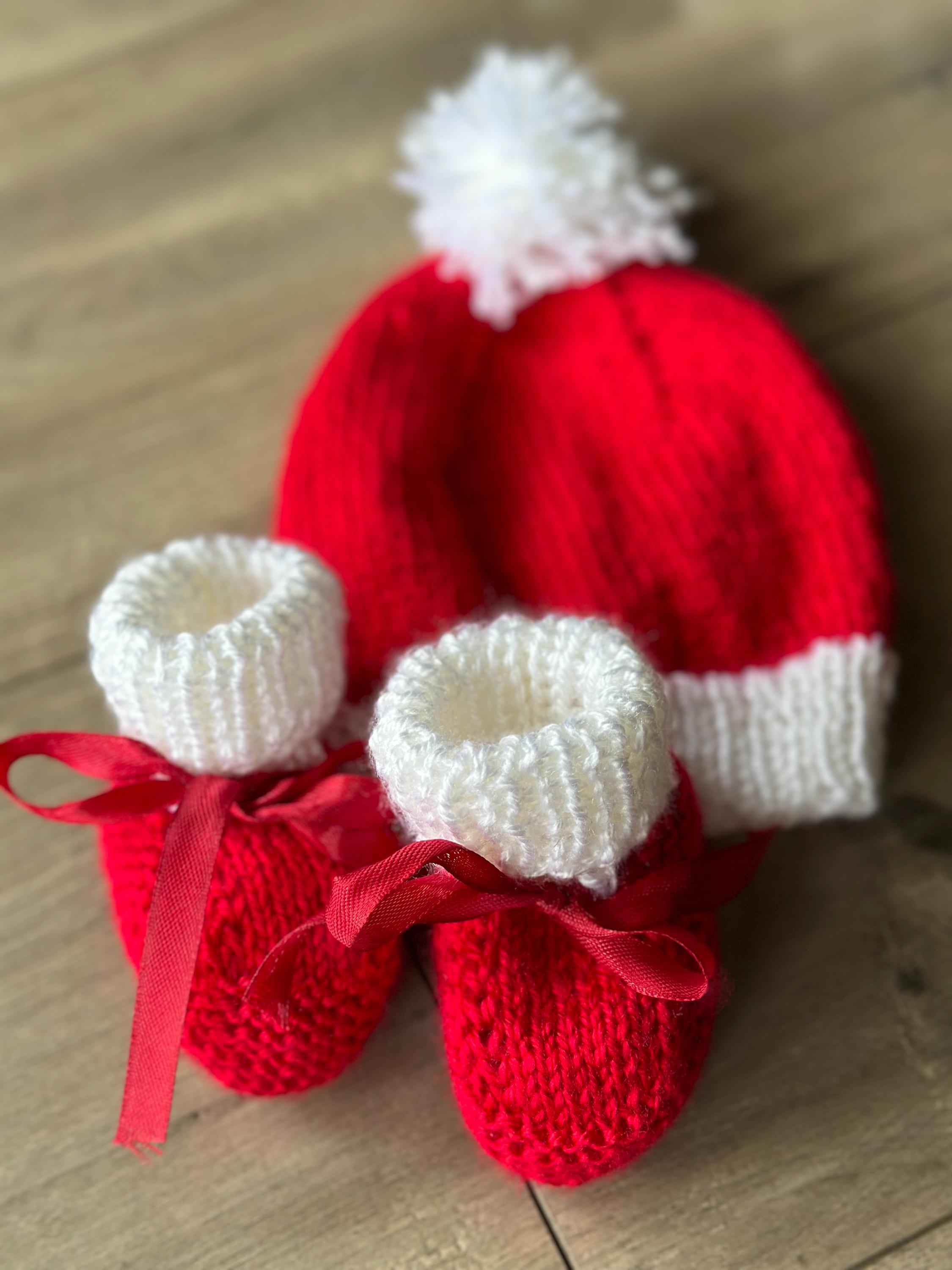 Christmas baby booties & beanie set - Thumbnail 7