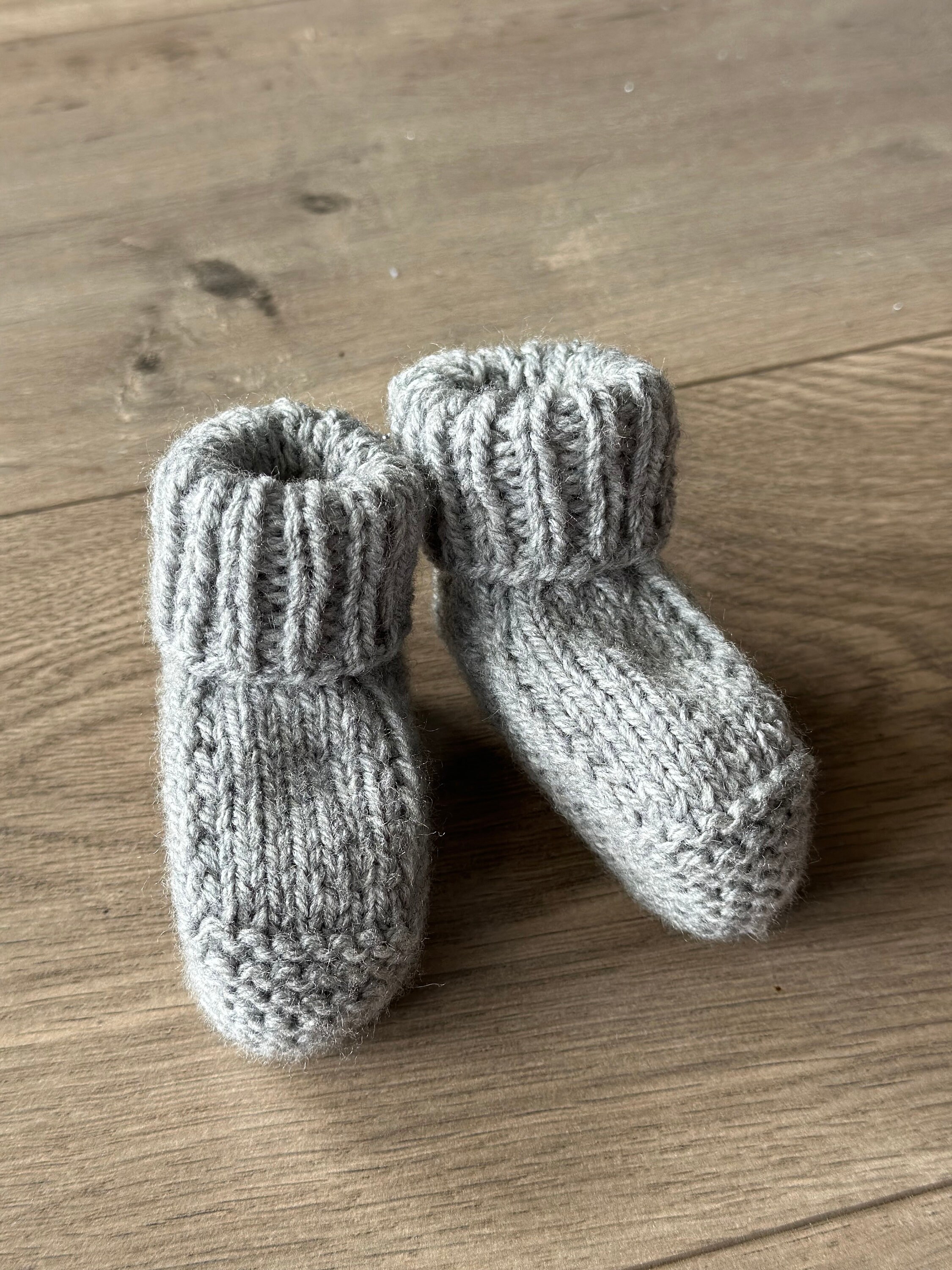 Knitted baby booties one colour - Thumbnail 7