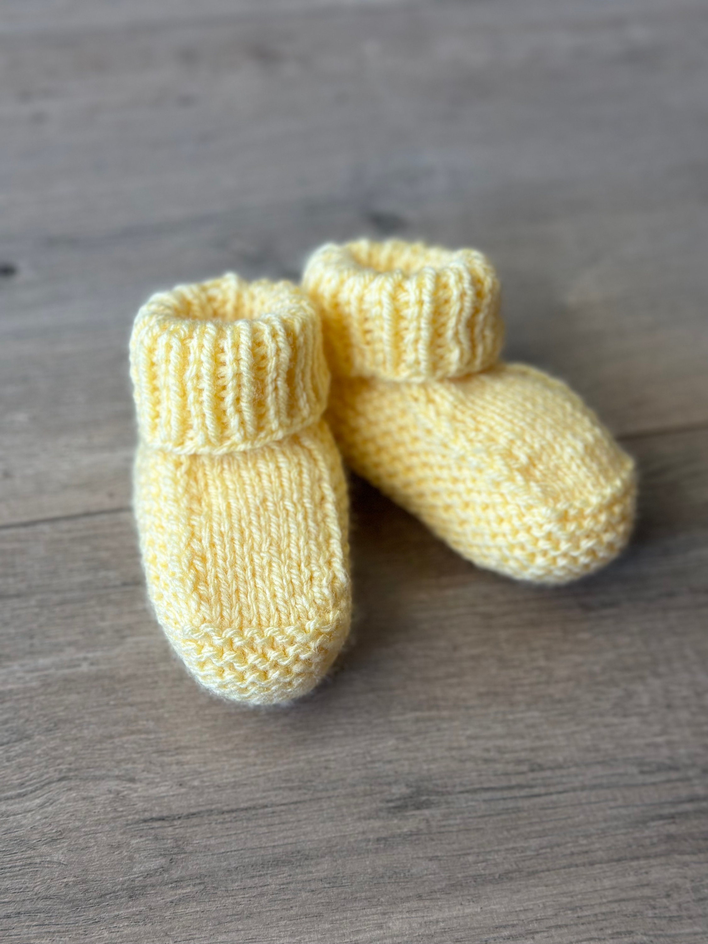 Knitted baby booties one colour - Thumbnail 3