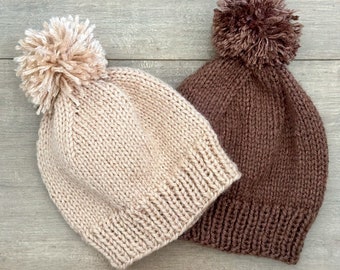 Gebreide babymuts met pompon