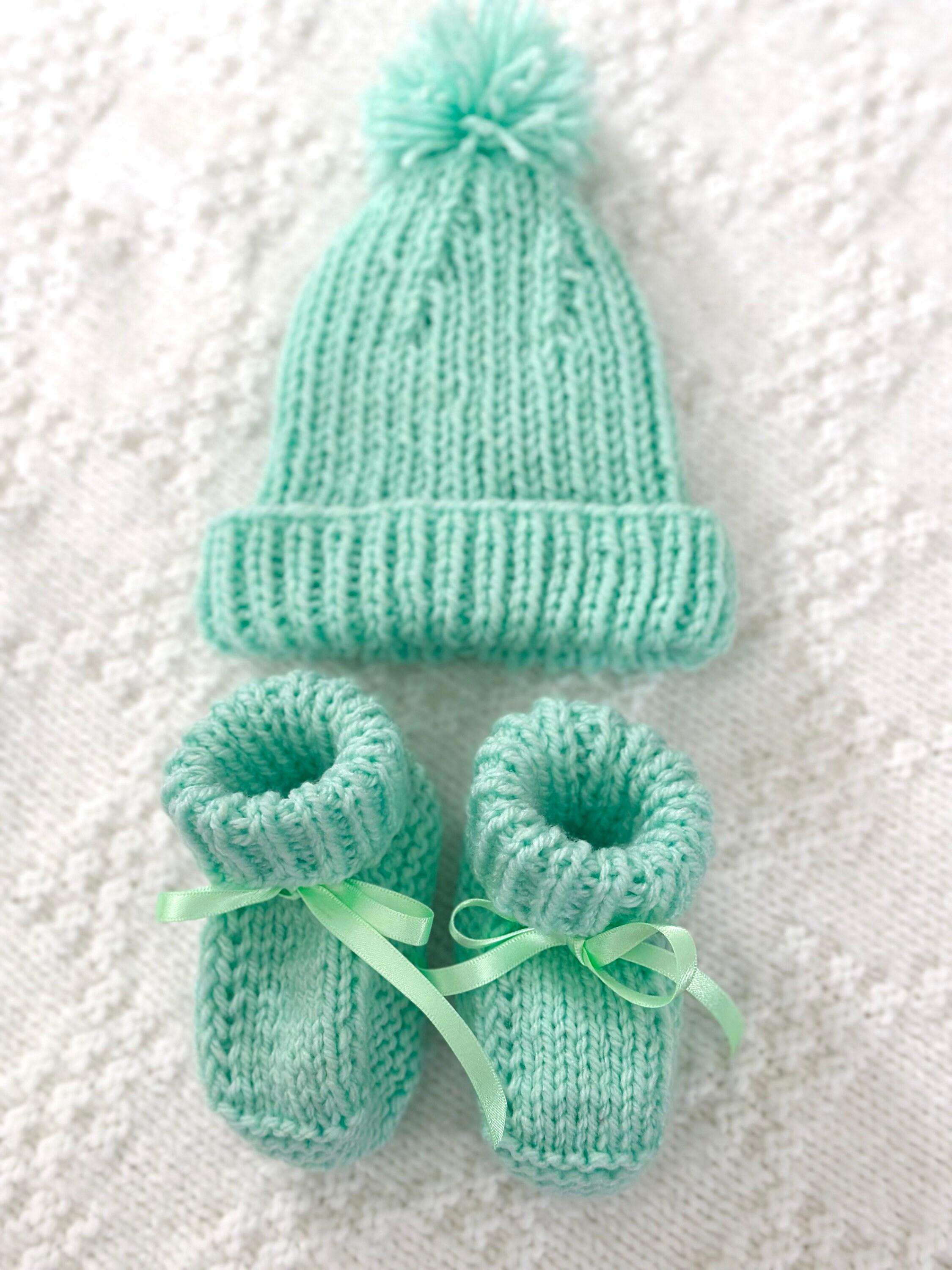 Knitted booties and beanie set - mint - Thumbnail 2