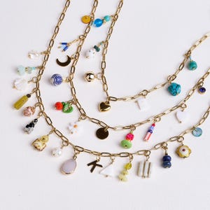 Collar con inicial personalizada: chapado en oro de 18 quilates, joyería con cuentas personalizada