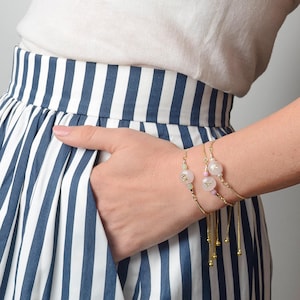 Gepersonaliseerde armband met initialen: armband van rozenkwarts en Tsjechische glaskralen.