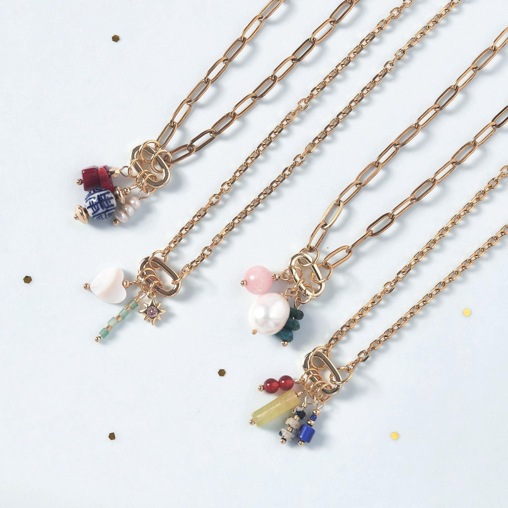 自分だけのハンドメイド宝石チャームネックレスを作ろう。18Kゴールド 