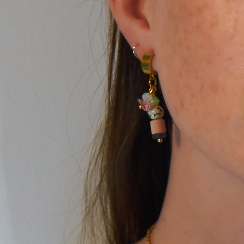 Créoles aux couleurs douces, boucles d'oreilles perle noire, créoles huggie, petite boucle d'oreille pendante, boucles d'oreilles en pierres précieuses naturelles, EAR001 image 5