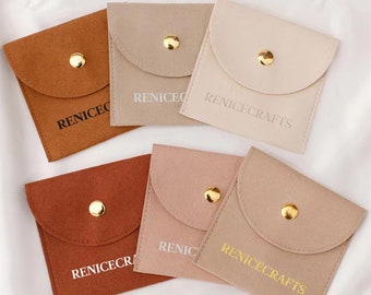 50 pochettes à bijoux avec logo personnalisé avec bouton doré, pochette personnalisée en microfibre, sacs d'emballage de bijoux multicolores pour collier et bracelet