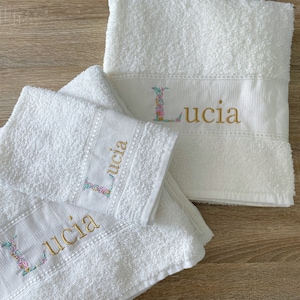 Serviette de bain brodée personnalisée