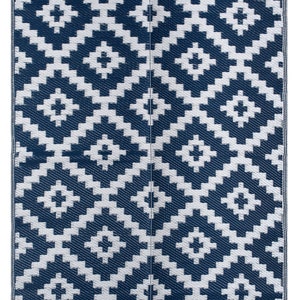 May include: A blue and white patterned picnic blanket with a geometric design. The blanket is made of woven plastic and is perfect for outdoor use.