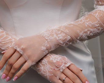 Wedding Lace Shawl, Chantilly Lace Fingerless Gloves, Bridal Stole, Custom Ivory Sleeves with Trim, Delicate Bridal Lace Wrap