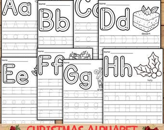 Puede incluir: Hojas de trabajo de trazado del alfabeto navideño imprimibles en blanco y negro para niños. Cada página presenta una letra del alfabeto con una ilustración de temática navideña y líneas para trazar la letra.