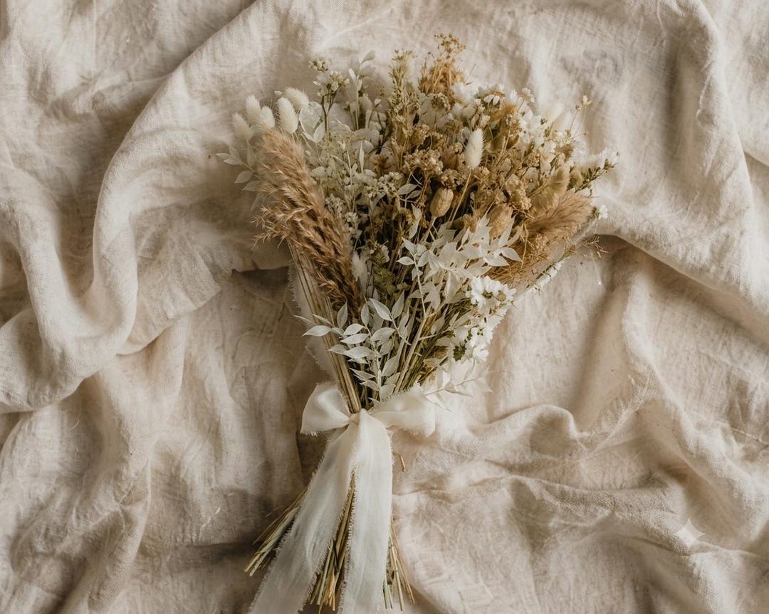 Elegant Dried Flowers Bouqet Pictures