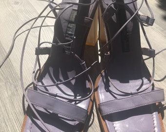 Hoge hakken van Manufakture d' Essaye uit de jaren 90