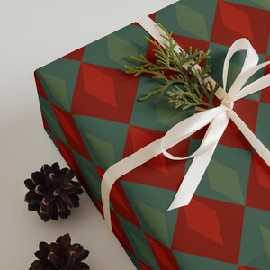 Fogli di carta da regalo natalizia Holly (set da 3) - Rombi geometrici rossi e verdi contemporanei / Carta da regalo opaca per Natale e compleanni