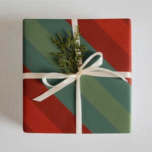 Fogli di carta da regalo natalizia Holly (set da 3) - Design a zig-zag rosso e verde audace / Carta da regalo opaca di alta qualità per Natale e compleanni