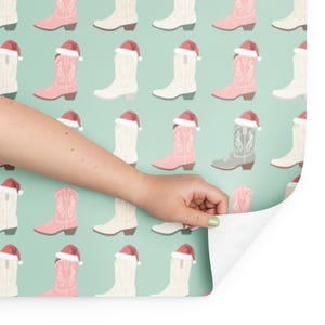 Fogli di carta da regalo natalizia Cowgirl (set da 3) - Cappelli di Babbo Natale moderni, stivali da cowboy / Carta da regalo opaca di alta qualità per Natale e festività