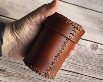 Dice cup, colonial style, 100% leather and handmade, closed