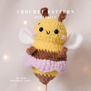 Beeatrice the Bee | no-sew beginner crochet pattern with flower skirt | amigurumi