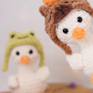 Padrão de crochê Ganso Divertido • Ganso Amigurumi de Costura Simples • Padrão para Iniciantes • Inclui Chapéu de Sapo e Fantasia de Capivara imagem 9