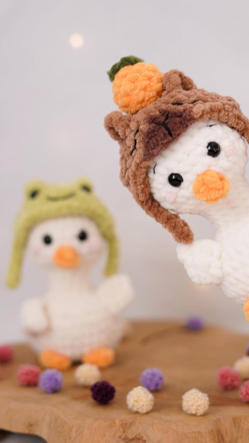 Padrão de crochê Ganso Divertido • Ganso Amigurumi de Costura Simples • Padrão para Iniciantes • Inclui Chapéu de Sapo e Fantasia de Capivara imagem 9