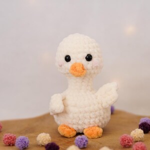 Padrão de crochê Ganso Divertido • Ganso Amigurumi de Costura Simples • Padrão para Iniciantes • Inclui Chapéu de Sapo e Fantasia de Capivara imagem 4