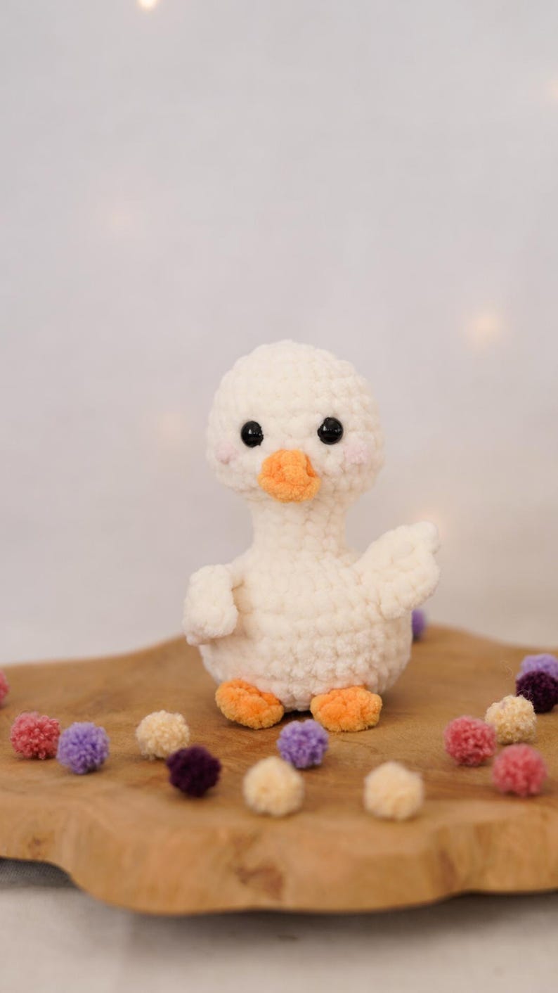 Padrão de crochê Ganso Divertido • Ganso Amigurumi de Costura Simples • Padrão para Iniciantes • Inclui Chapéu de Sapo e Fantasia de Capivara imagem 4