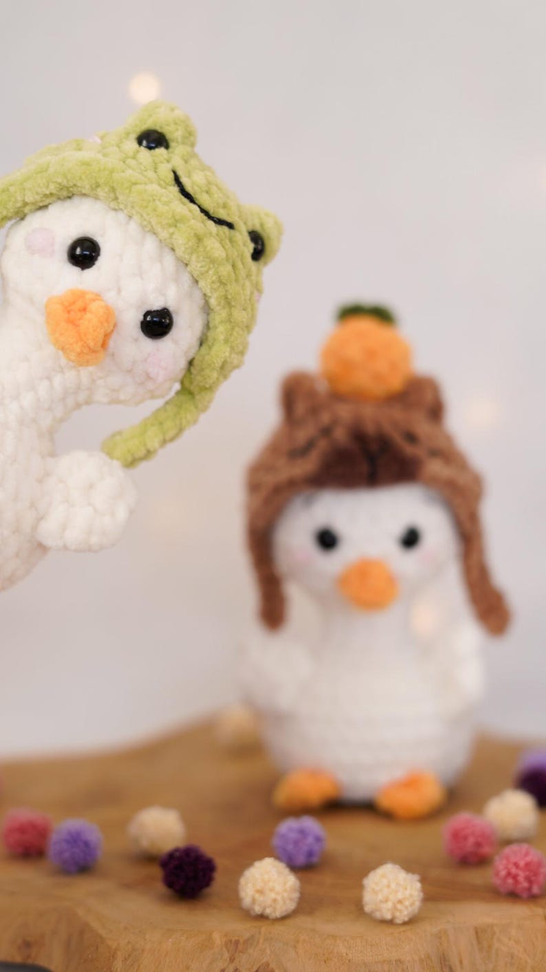 Padrão de crochê Ganso Divertido • Ganso Amigurumi de Costura Simples • Padrão para Iniciantes • Inclui Chapéu de Sapo e Fantasia de Capivara imagem 2