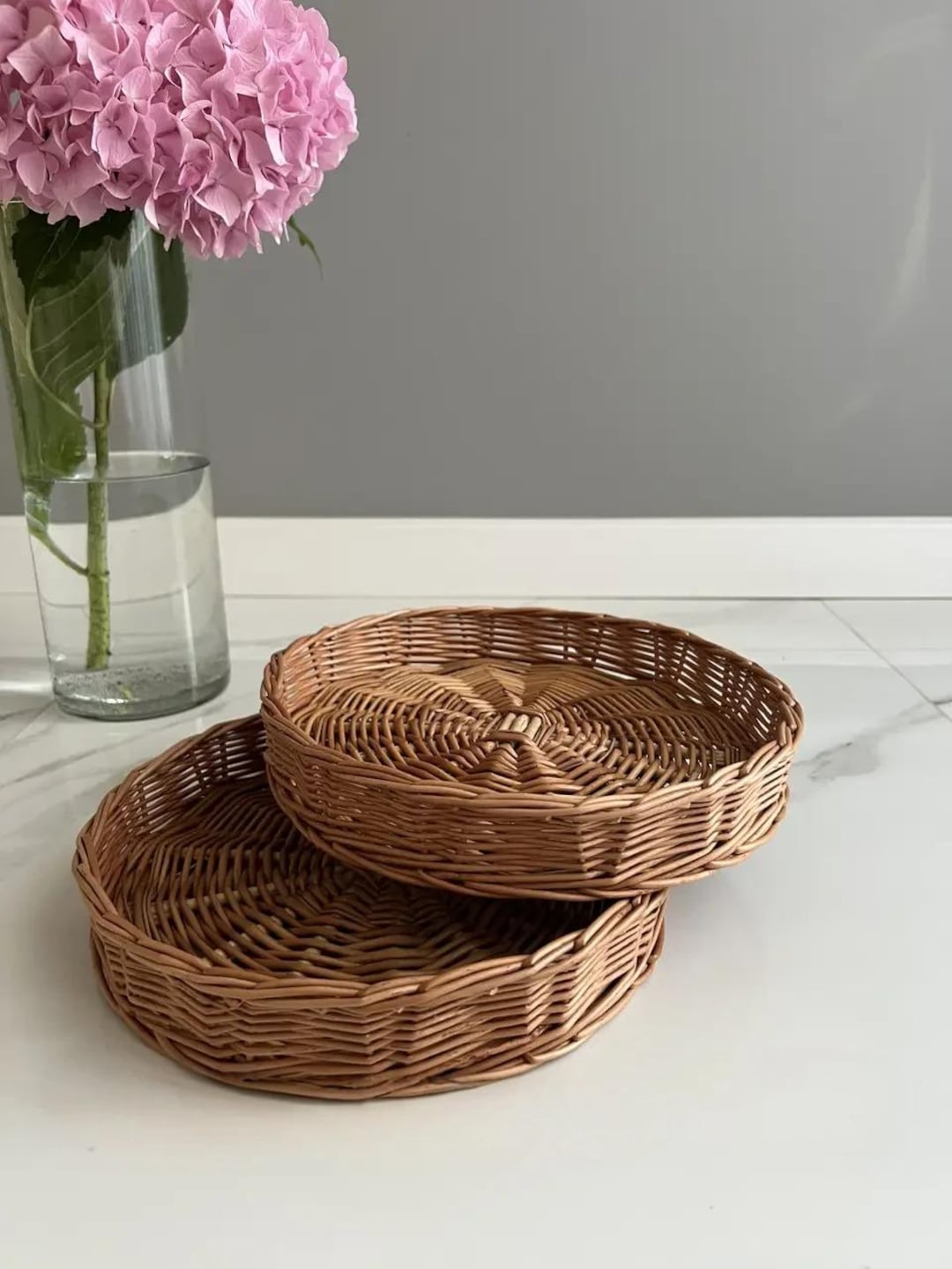 Plateau Rond En Rotin Tissé Main Avec Poignée - 32cm Naturel - Décoratif Pour Service Pain Fruits Petit Déjeuner Rangement