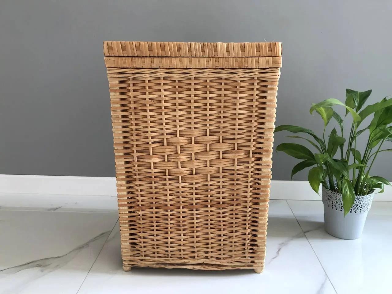 手作りのラタン製ランドリーバスケット（蓋付き）、環境に優しい