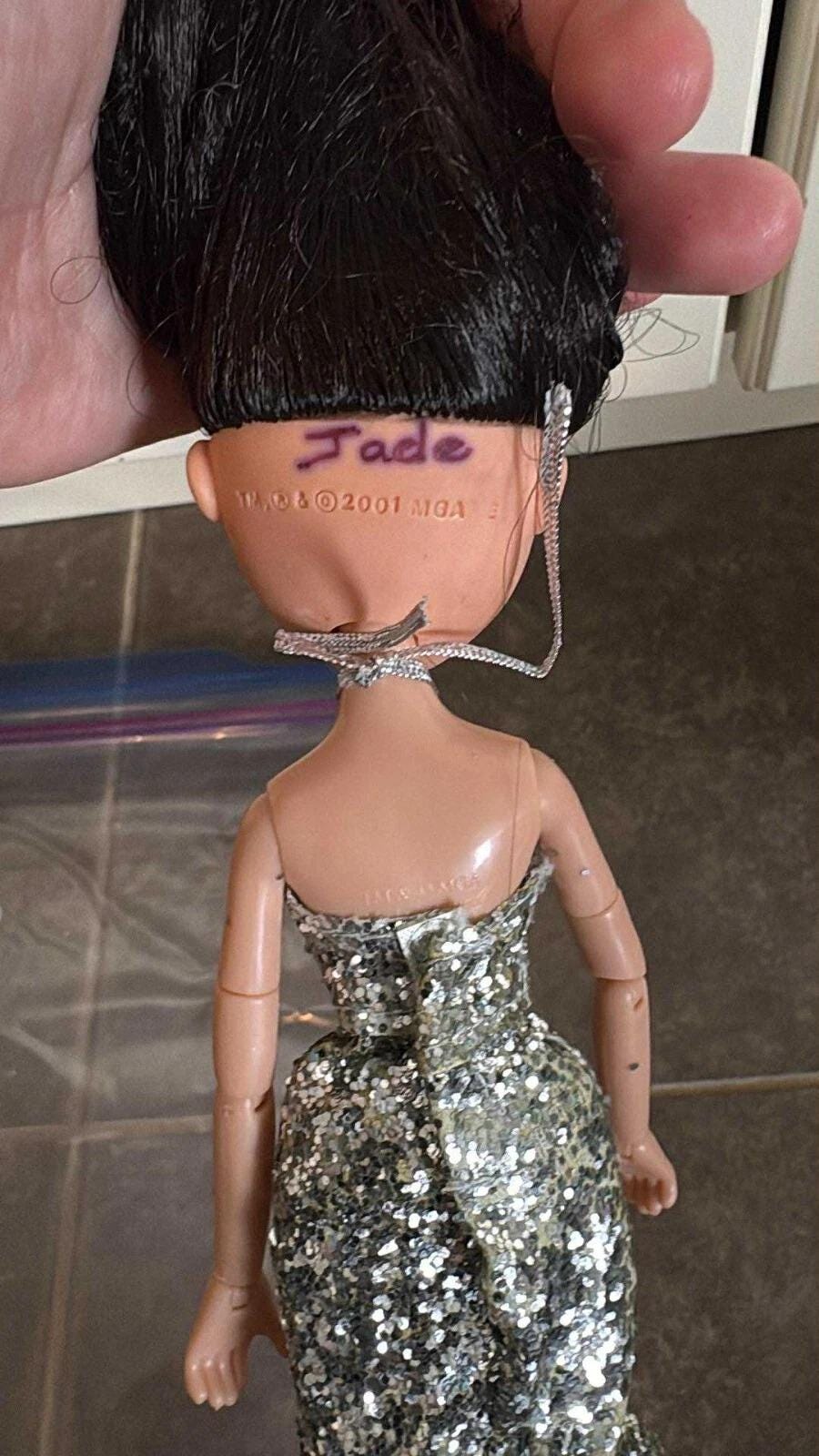 ブラッツ ザ ムービー ジェイド 10インチ ドール キラキラ輝くシルバー