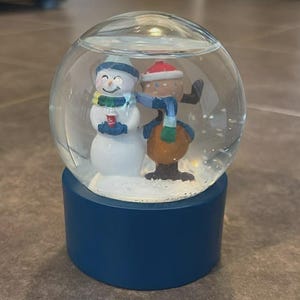 Globo de nieve de Tim Hortons con muñeco de nieve y Timbits, edición limitada de colección navideña