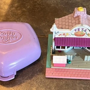 1992 Vintage Polly Pocket Fast Food Restaurant Compact and pet store no dolls