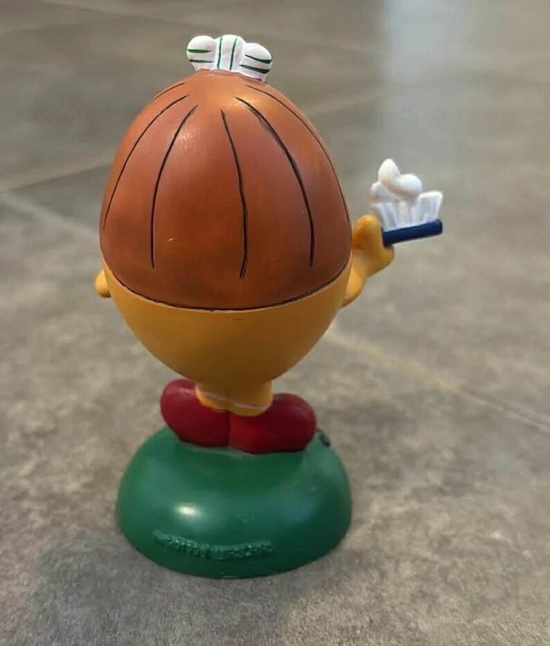 1998 Royal Doulton Little Miss Magic Ceramic Figurine 4 inch image 2