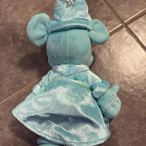 Peluche de hechicero verde menta de Mickey Mouse de Disney de 12 pulgadas imagen 2