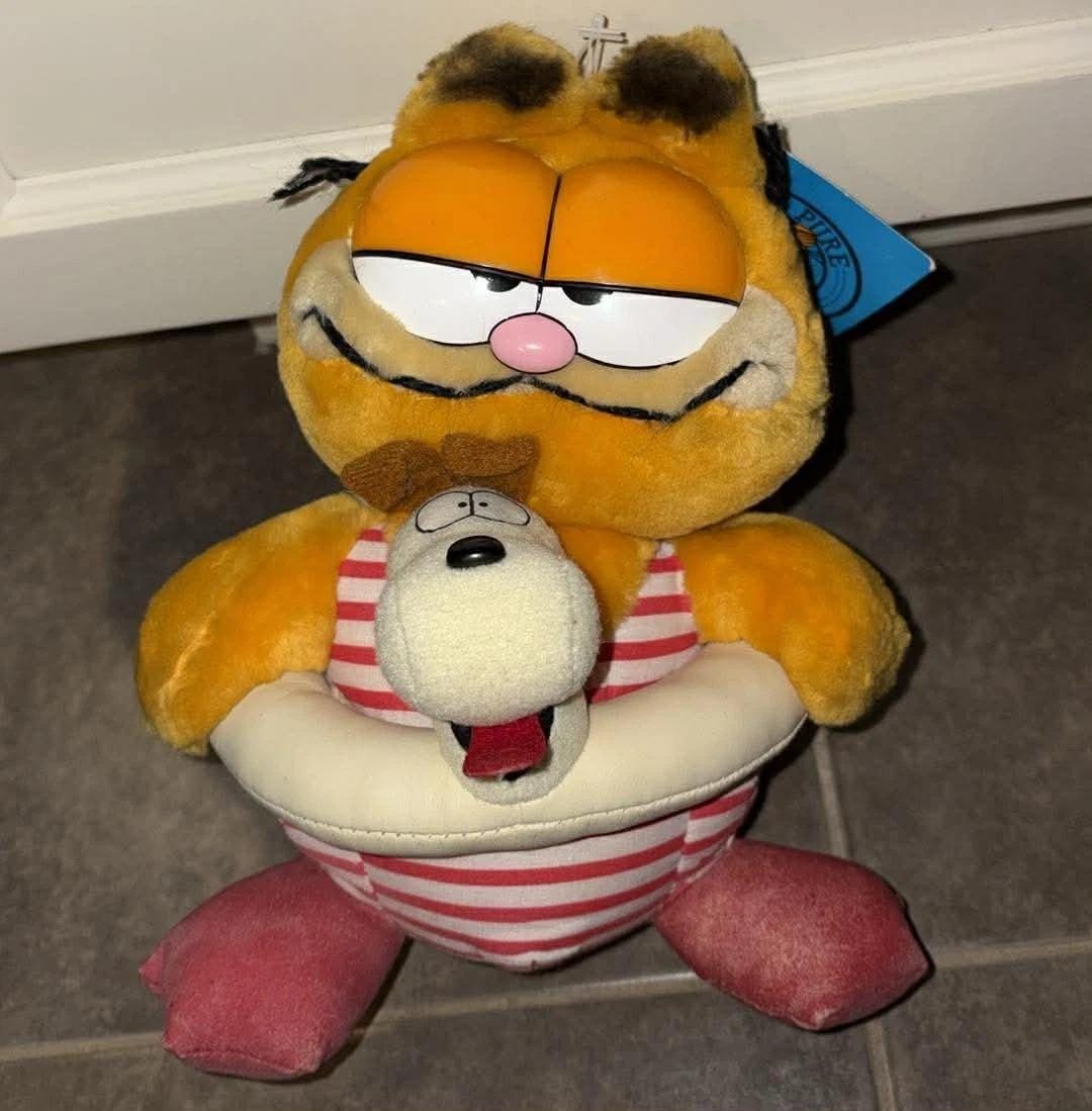 Vintage 1981 Dakin Garfield 9